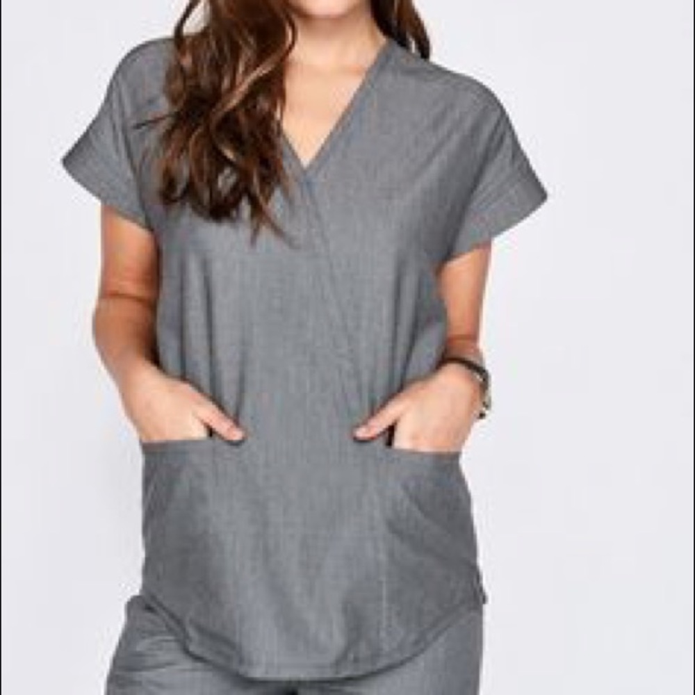 FIGS Taza Faux wrap scrub top